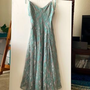 Free People: New Maxi Dress Beautiful Lace dress in Jade- green-blue size 8.